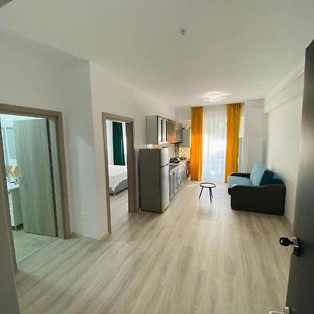 Njunior Apartment 02 Iasi Exteriör bild
